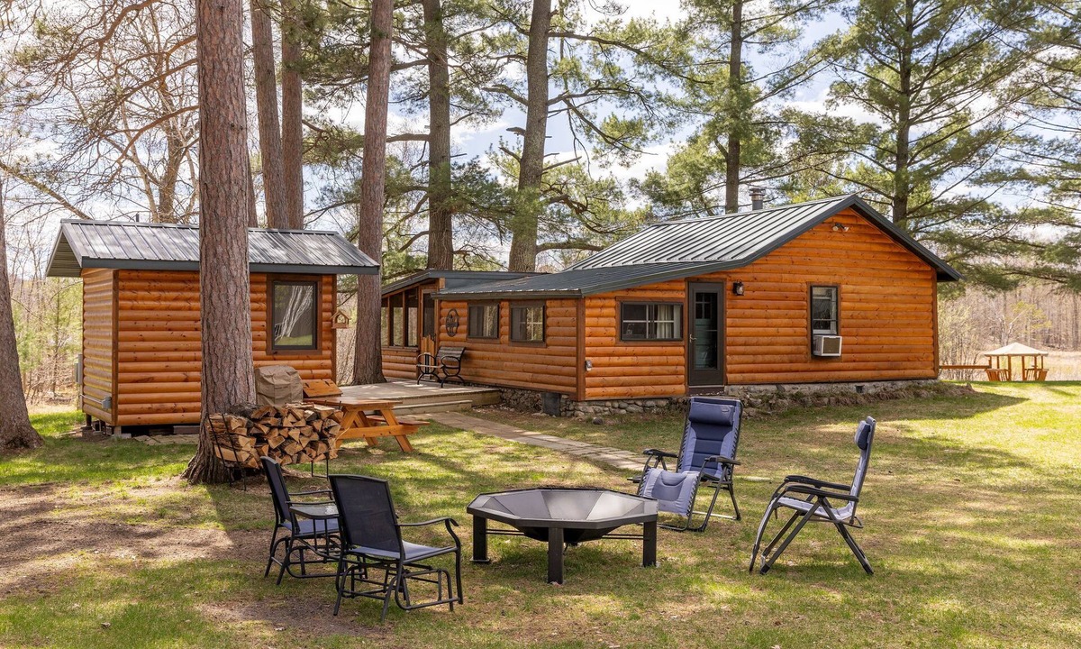 Hackensack Cabin | 100+ Remodeled Log Cabin-lake access