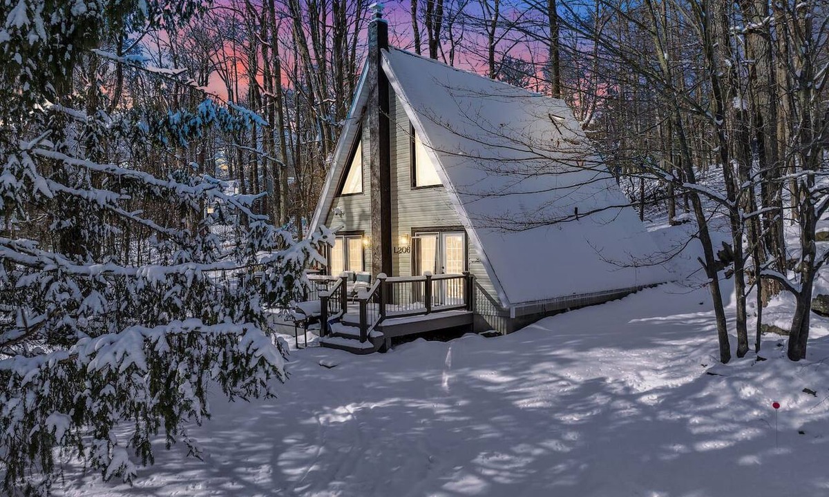 Tobyhanna Cabin | A-Frame: Fire Pit, Deck, grill & Lake Community