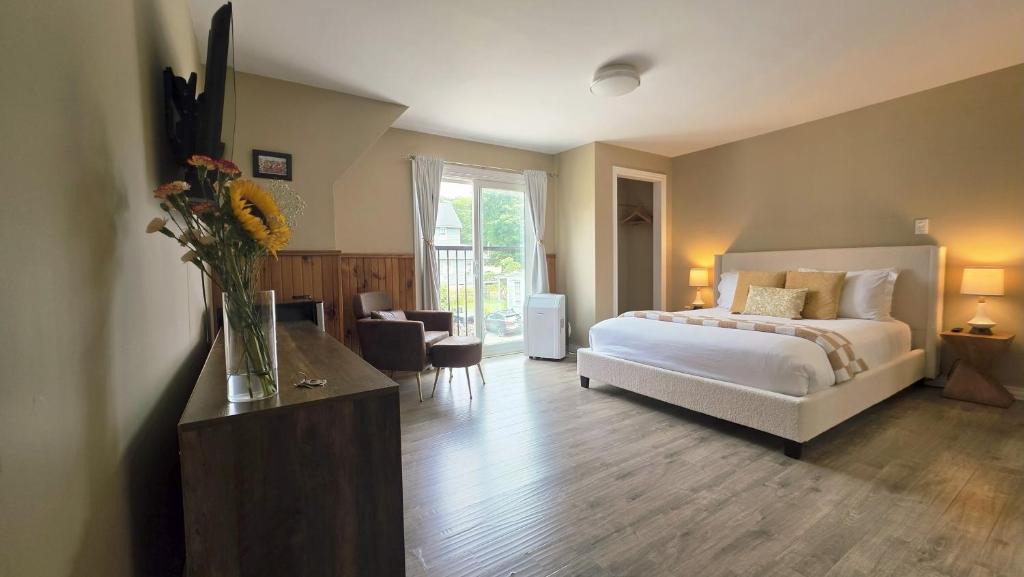 Shelburne Hotel | Albert's