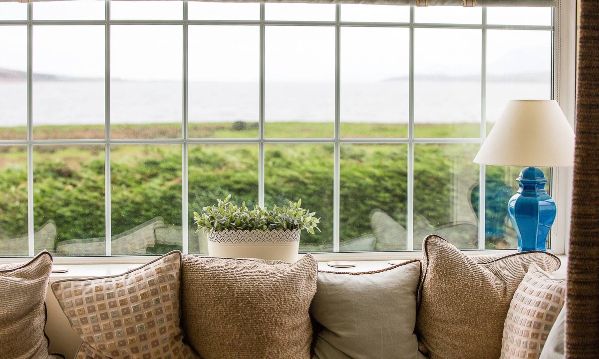 Rothesay Cottage | Beautiful location with sea views & beach close by.