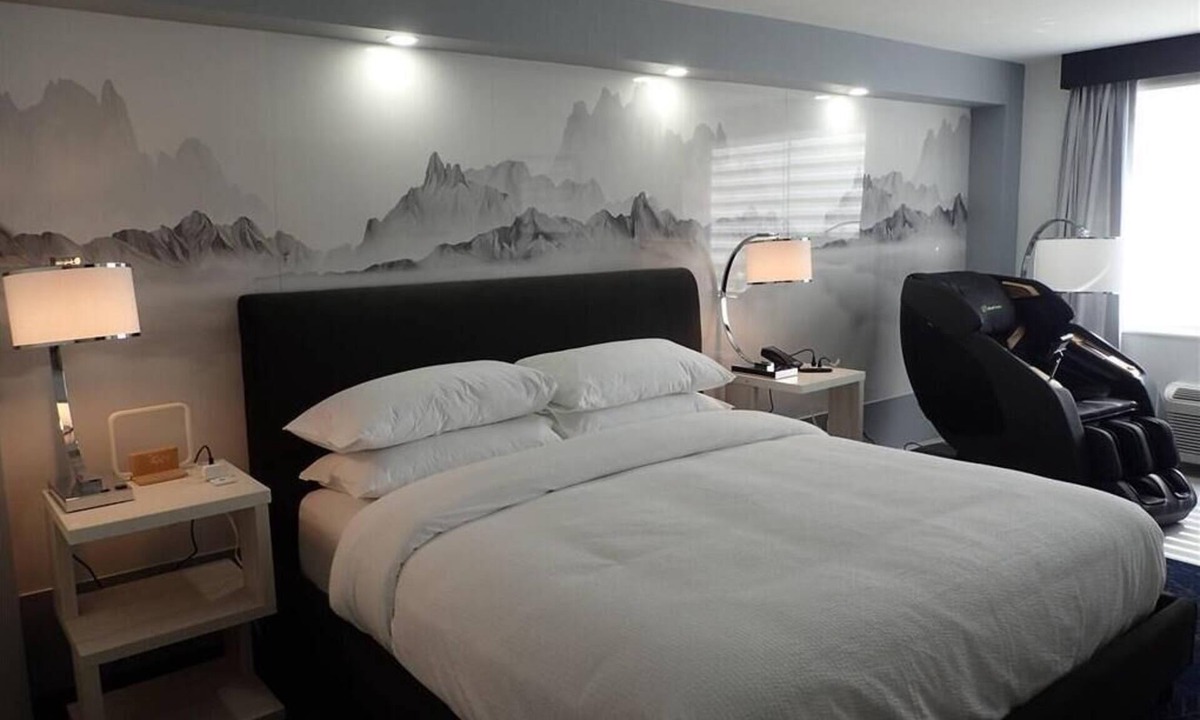 West Springfield Hotel | Blue A Modern Hotel, an Ascend Collection Hotel