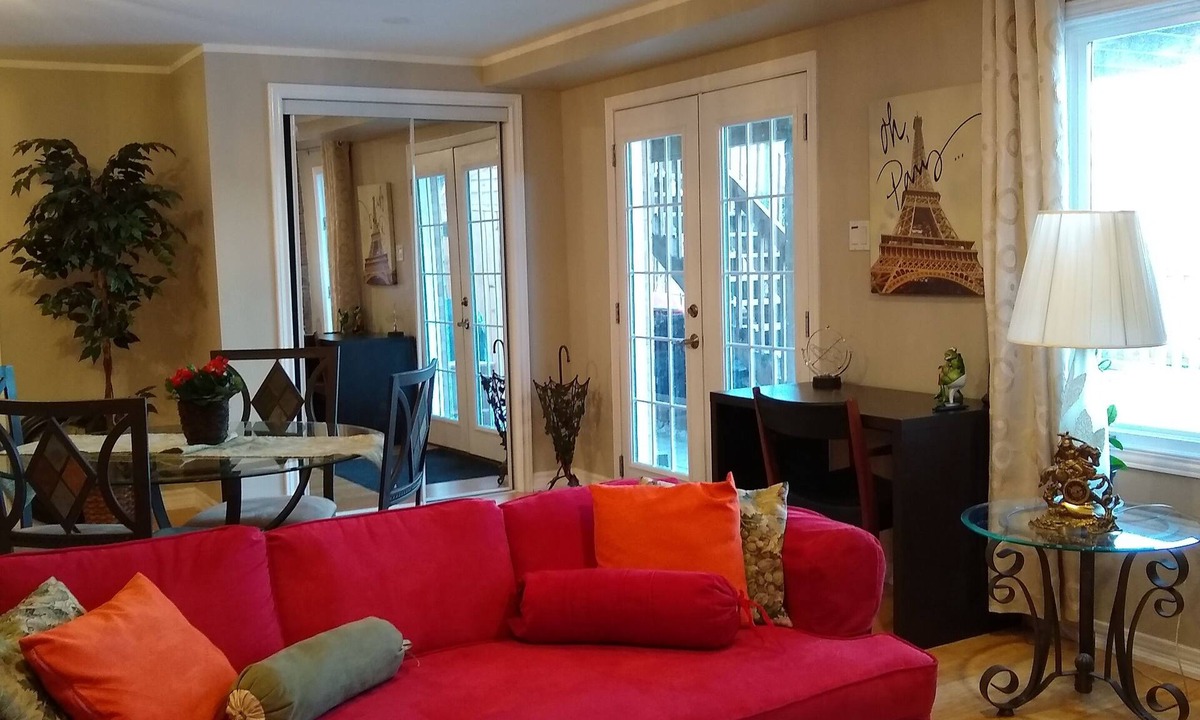 Rosemount House | BRIGHT SUITE: 2 BDRMS - PATIO/BACK YARD, PARK/GRAND RIVER WALKING TRAILS