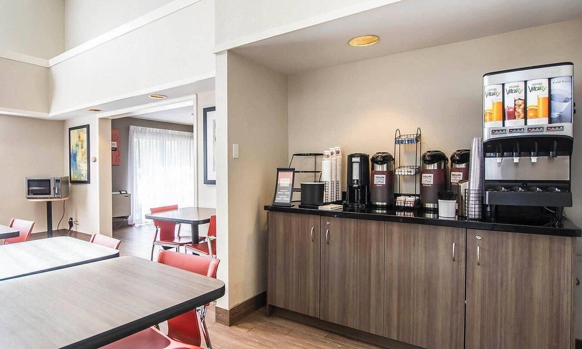 Campbellton Hotel | Clarion Pointe