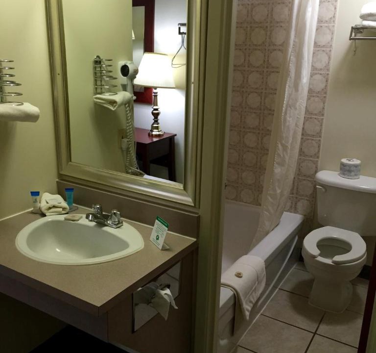 Brandon Hotel | Colonial Inn