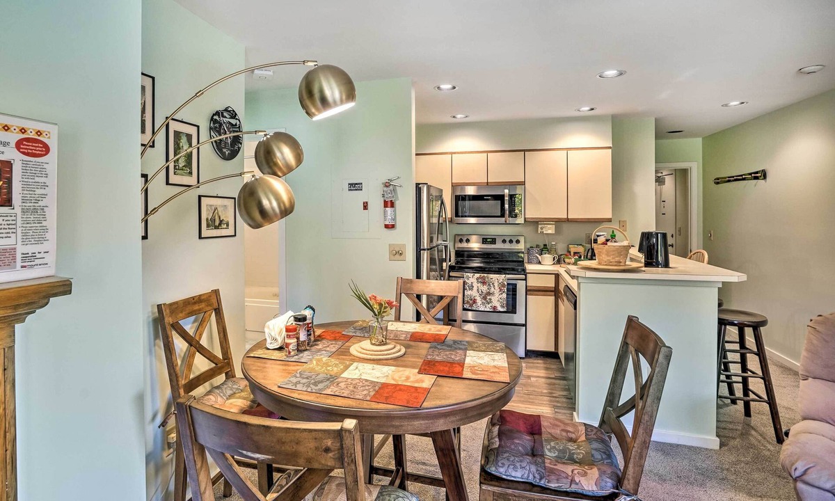 West Dover Apartment | Comfortable Dover Apartment: Walk to Mt Snow!