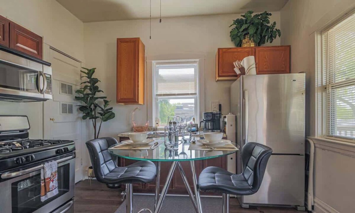 Forest Park Apartment | Comfortable Forest Park One-Bedroom Apartment