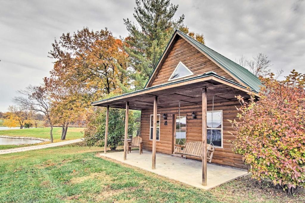 Columbia House | Cozy Columbia Cabin w/Shared Lake Dock!