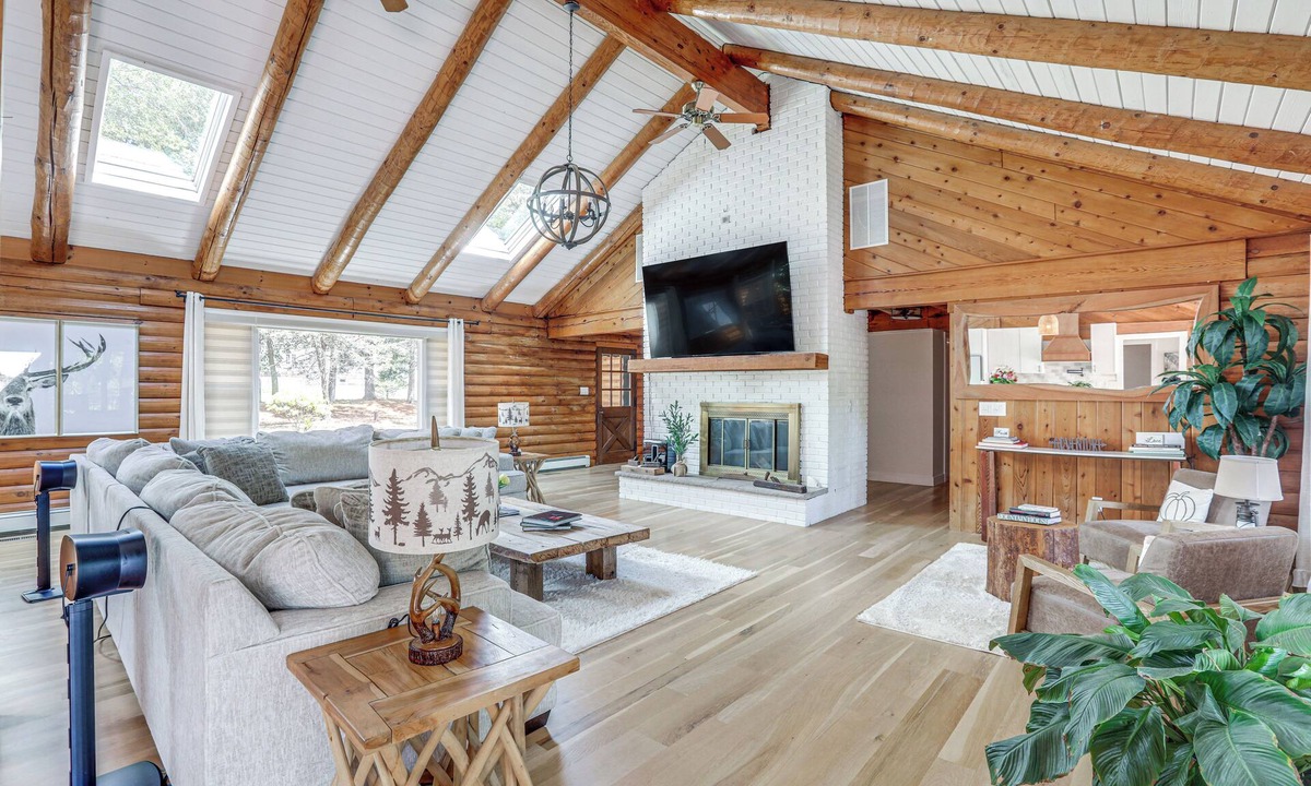 Belle Mead Cabin | Deck, Sauna & Fire Pits: Upscale Belle Mead Cabin