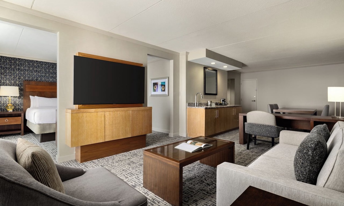 Green Tree Hotel | DoubleTree by Hilton Pittsburgh - Green Tree