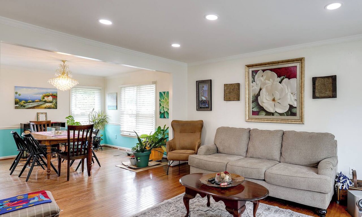 Springdale House | Easy Transit to DC! Family Home w/Fenced Yard