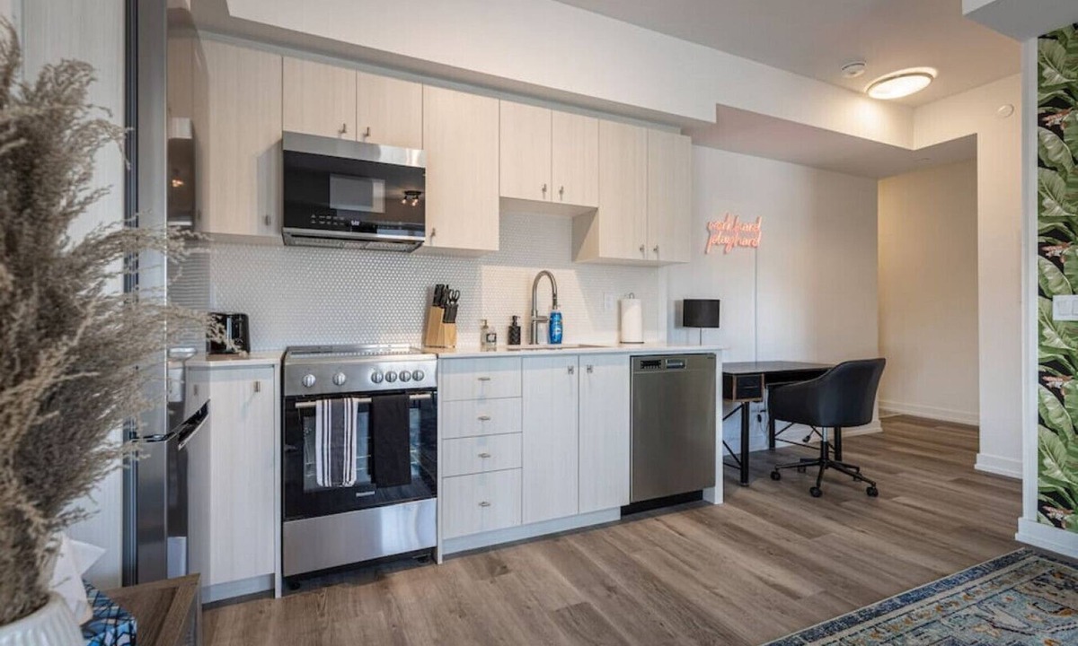Kitchener Apartment | Executive 2BD+Wifi+Parking+EV