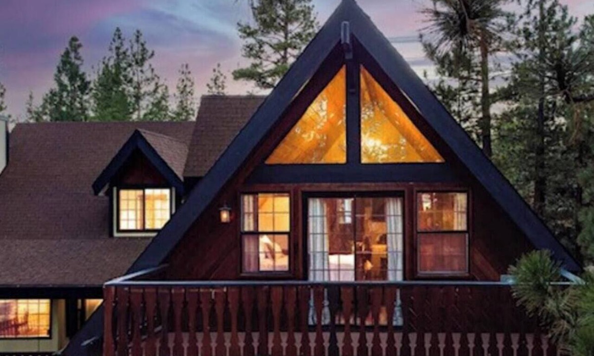 Big Bear Cabin | 🐻FamilyCabin🍿TheaterRoom🎱GameRoom🔋EVCharger 🐶PetFriendly