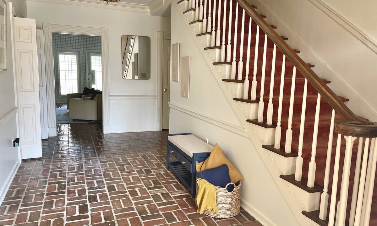 Gainesville House | GAINESVILLE BRICK HOME
