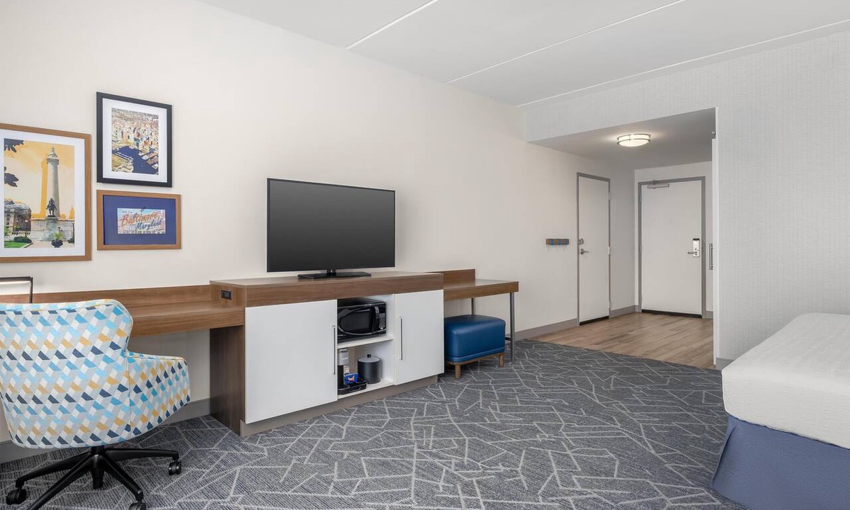 Baltimore Hotel | Hampton Inn Baltimore Bayview Campus