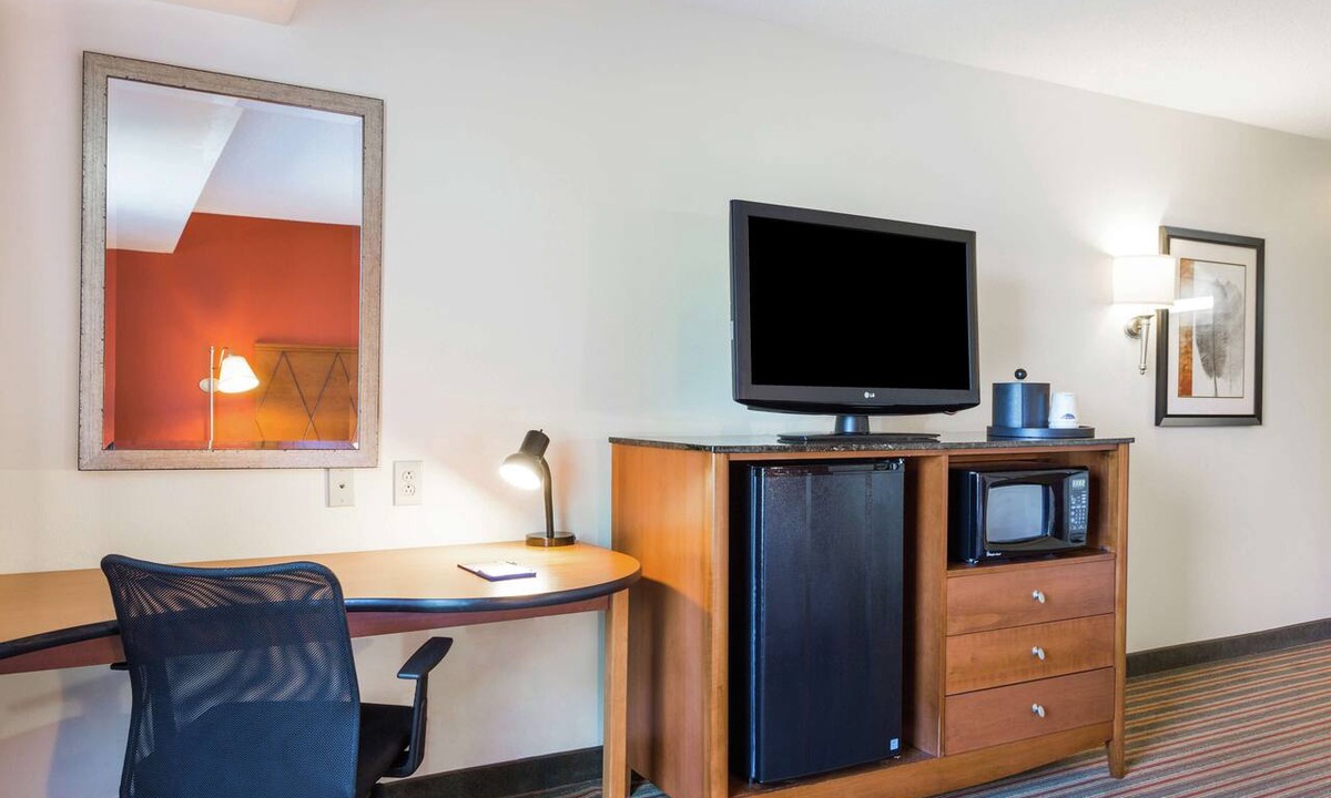 Colonial Heights Hotel | Hampton Inn Petersburg-Southpark Mall