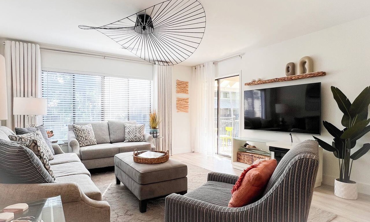 Hilton Head Condo | Home away from Home. Fresh, Bright Condo just steps away from the beach