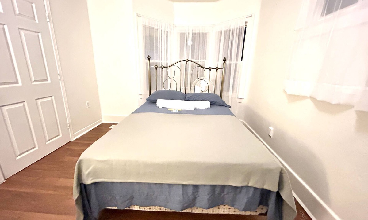 East Windsor House | Housing Albert
