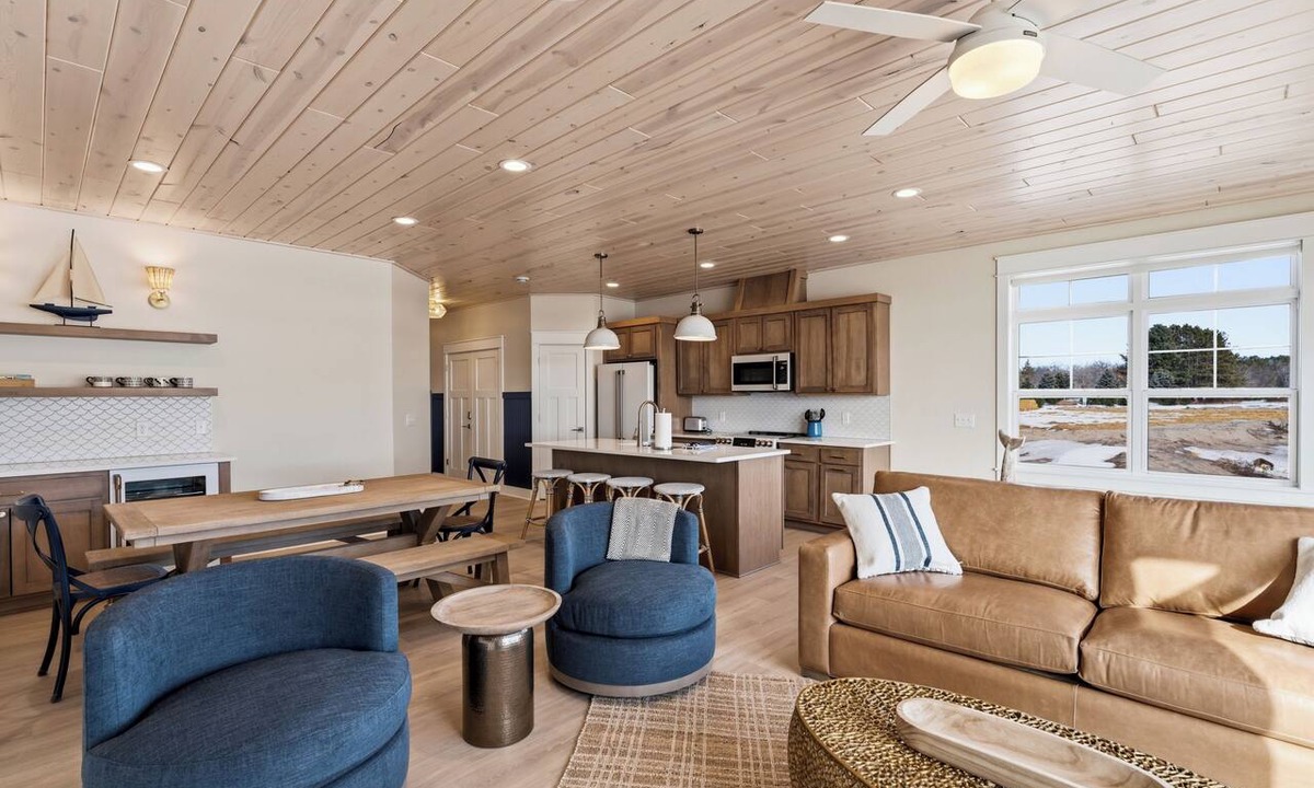 Garrison Condo | Luxurious Main Floor 2BR on Mille Lacs