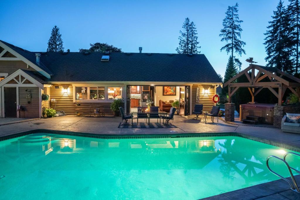 North Creek House | Luxury Home with Backyard Oasis - Near Seattle!