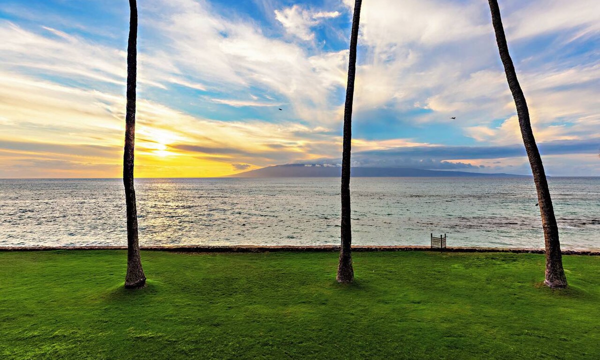 Honokowai Apartment | Luxury oceanfront studio with spacious lanai