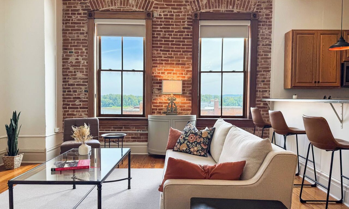 Washington Apartment | Otto's Third | River View Loft by Borgia Church