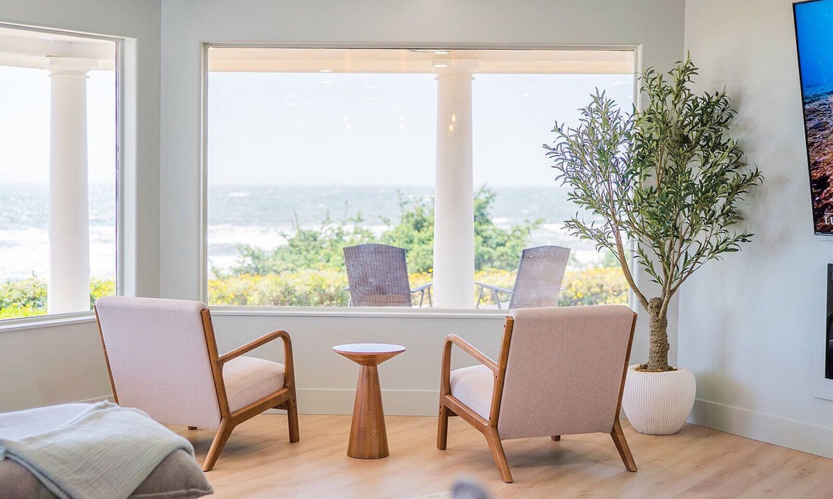 Smith River House | Pacific Edge Private Beach Access, Oceanfront Luxury Retreat 4BR 3BA