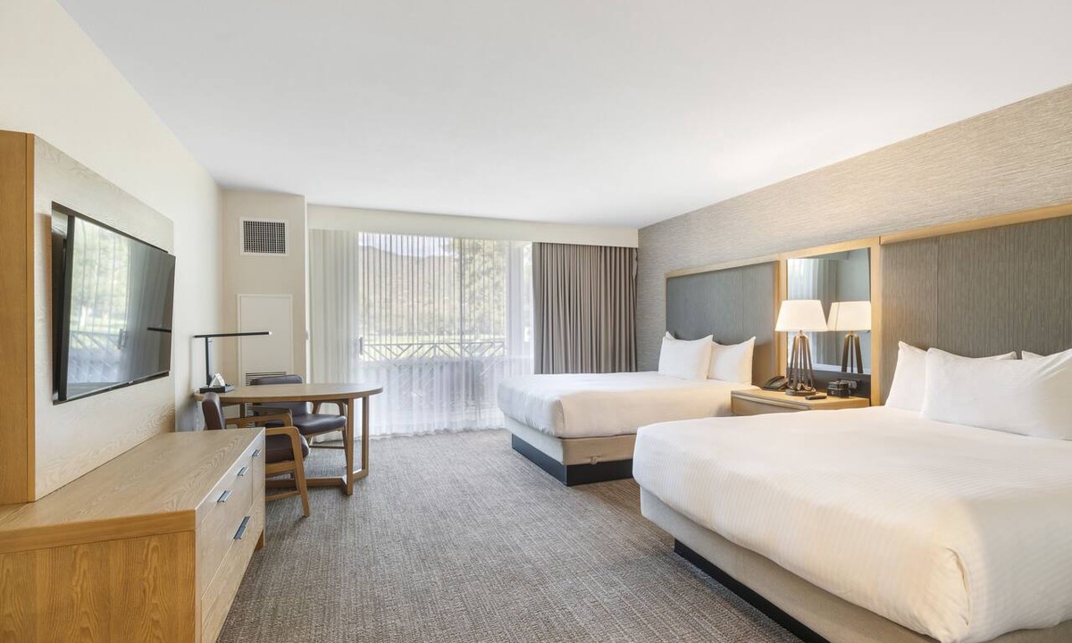Fallbrook Hotel | Pala Mesa Golf Resort