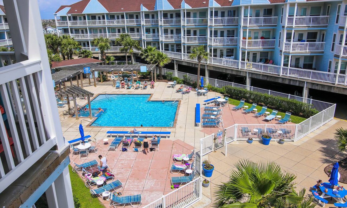 Galveston Condo | Parrot Paradise by Ryson Vacation Rentals