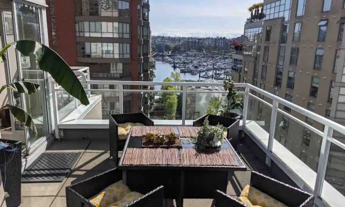 Downtown Vancouver Condo | Penthouse with Large Deck on Seawall/Beach w/Views
