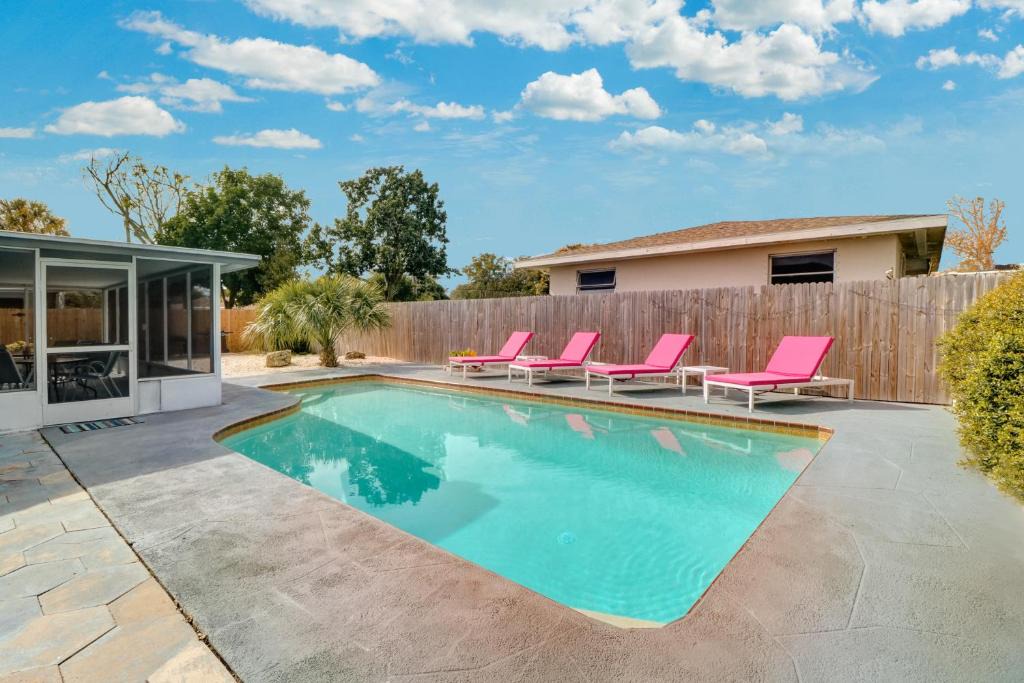 Madeira Beach House | Pineapple Escape
