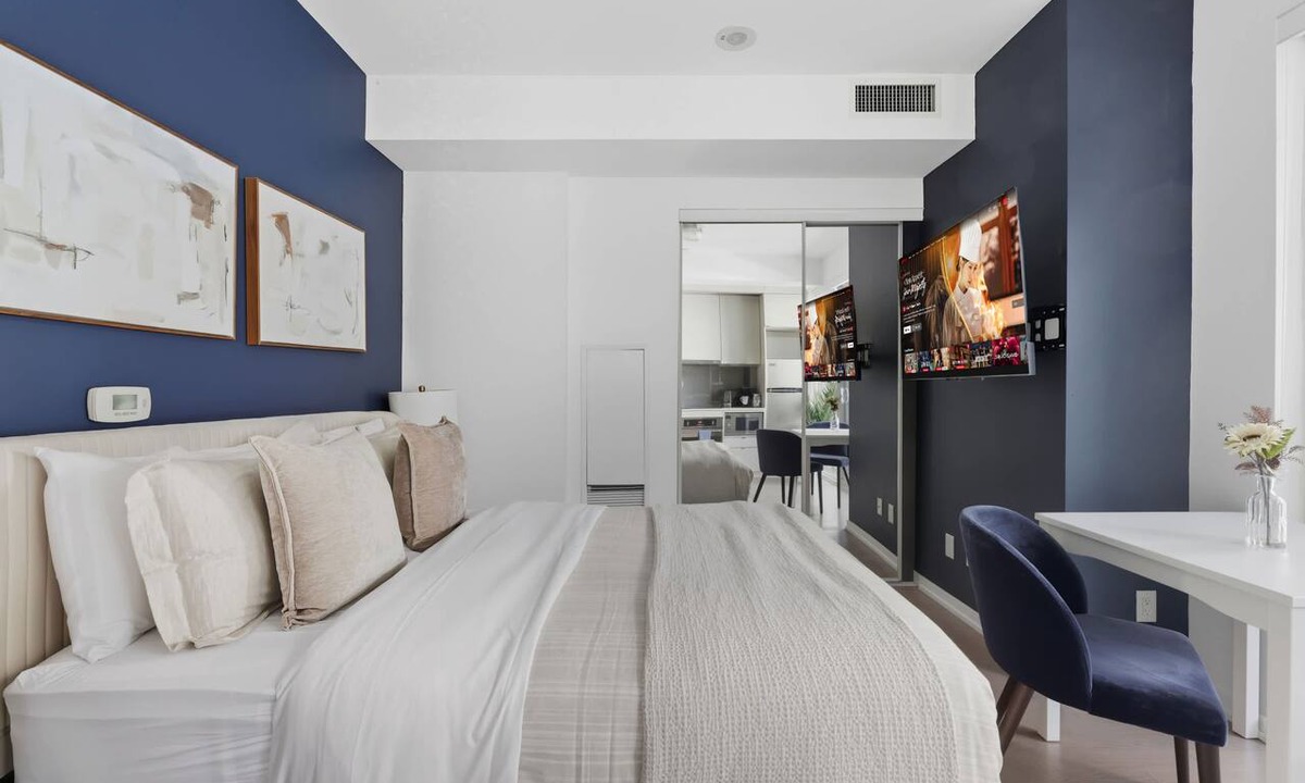 Fashion District Apartment | Premium Central Studio Apartment, Walk to CNTower