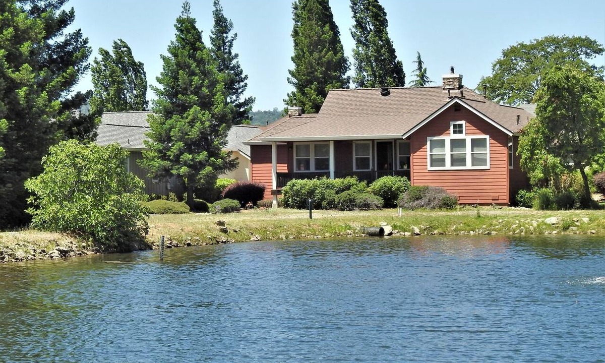 Angels Camp House | Raspberry Cottage-stunning view of golfcourse