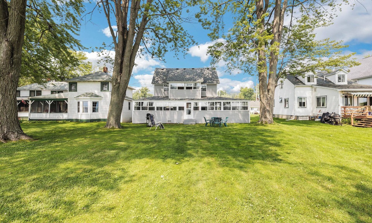 Pearl Beach House | Rays On The River: Fall St. Clair River Getaway | Waterfront + Fire Pit + Fireplace