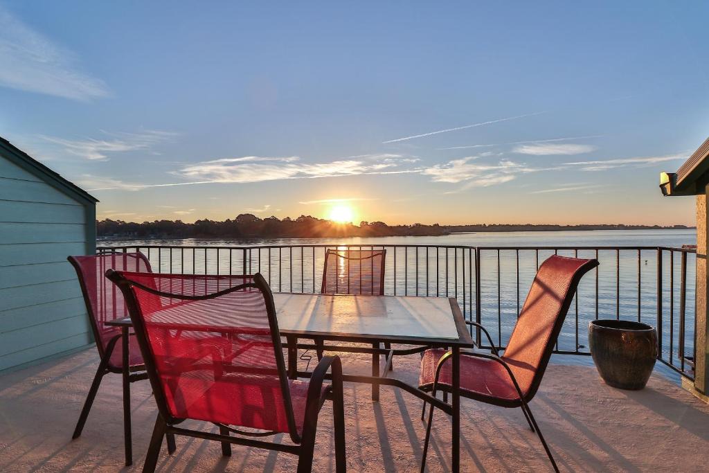 Seven Coves Apartment | Resort Attractions
