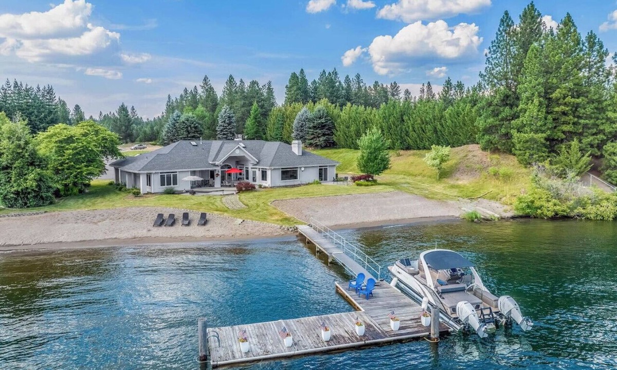 Post Falls House | River Front Home - Private Beach