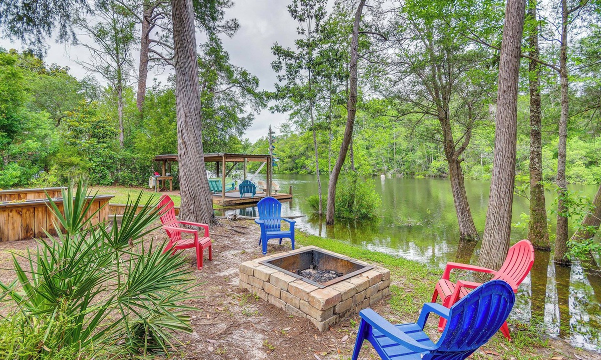 Milton Cabin | Riverfront Milton Cabin w/Boat Ramp & Dock!