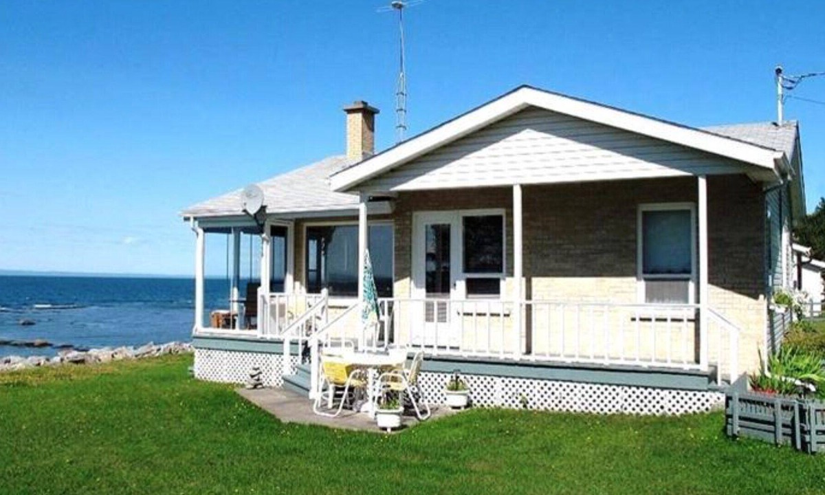 Saint-Simon Ski Chalet | Rustic seaside cottage with private heated pool
