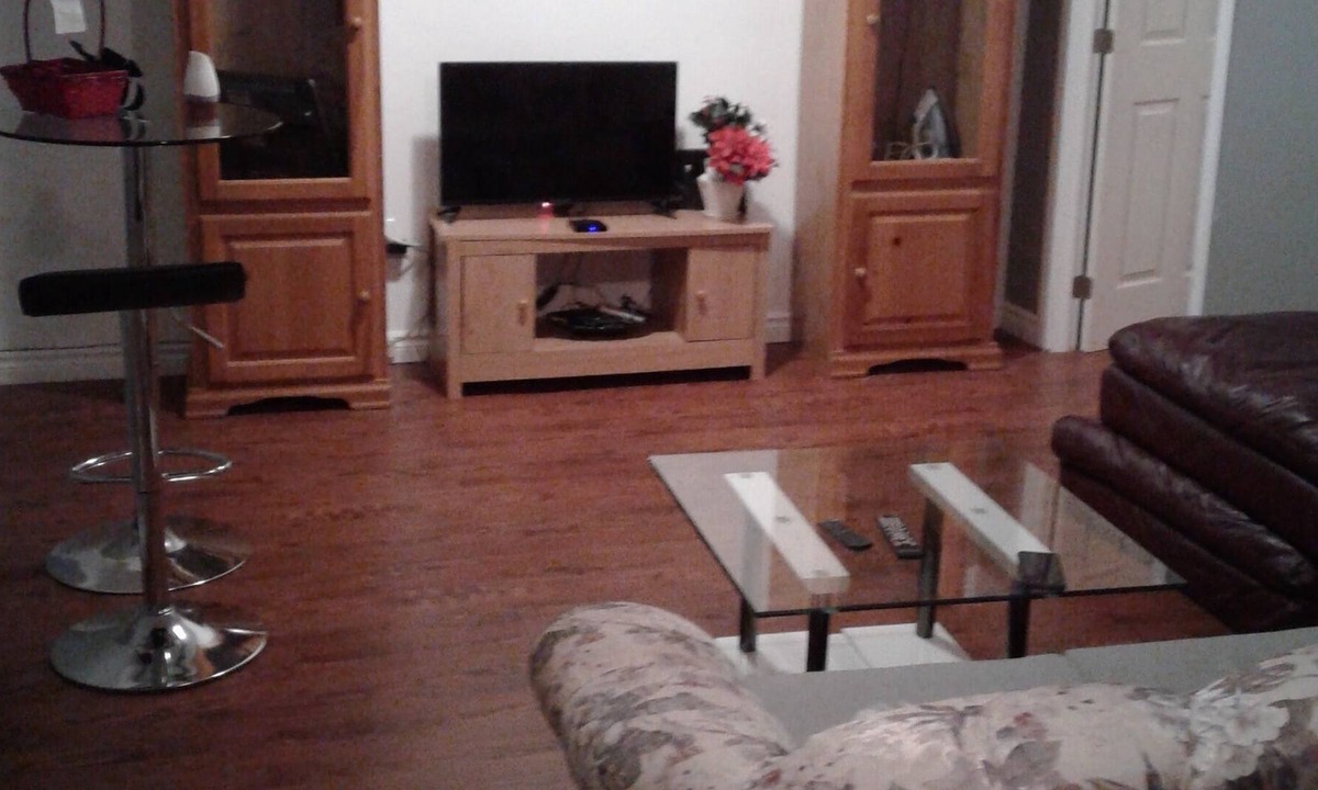 Sainte-Therese House | Same thing at home - Nice basement bungalow
