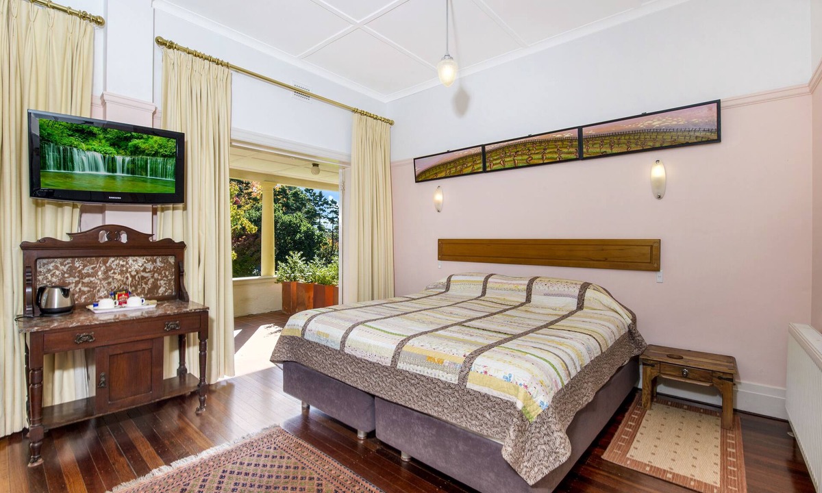 Wentworth Falls Bed & Breakfast | Silvermere