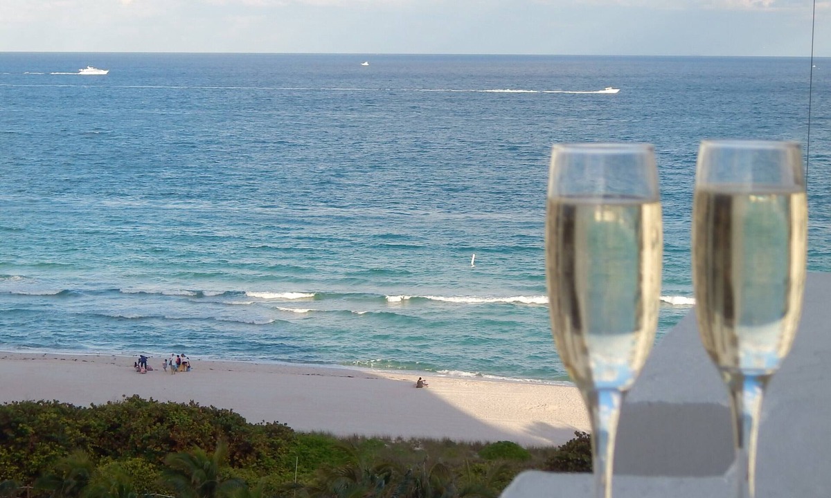 Surfside Condo | Spacious 1BR Oceanfront Condo in Miami Beach with Direct Beach Access