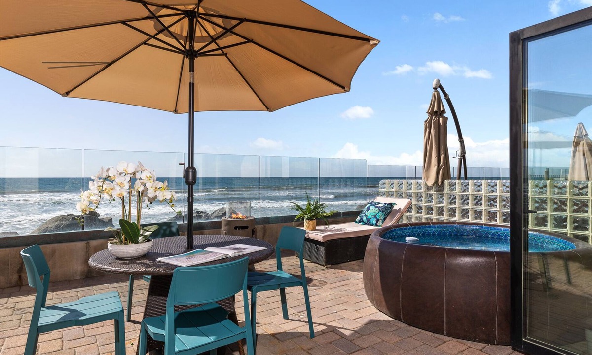 South Oceanside House | Spacious Beach Level Oceanfront Condo - 817-3