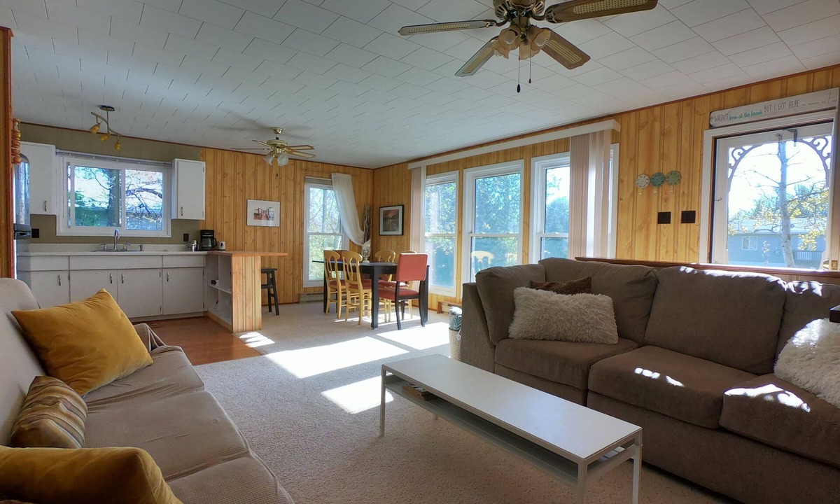 Manitoba Cottage | Spacious Cottage close to Beach
