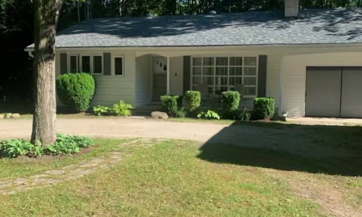 Sauble Beach Cottage | Spacious, renovated Beach House