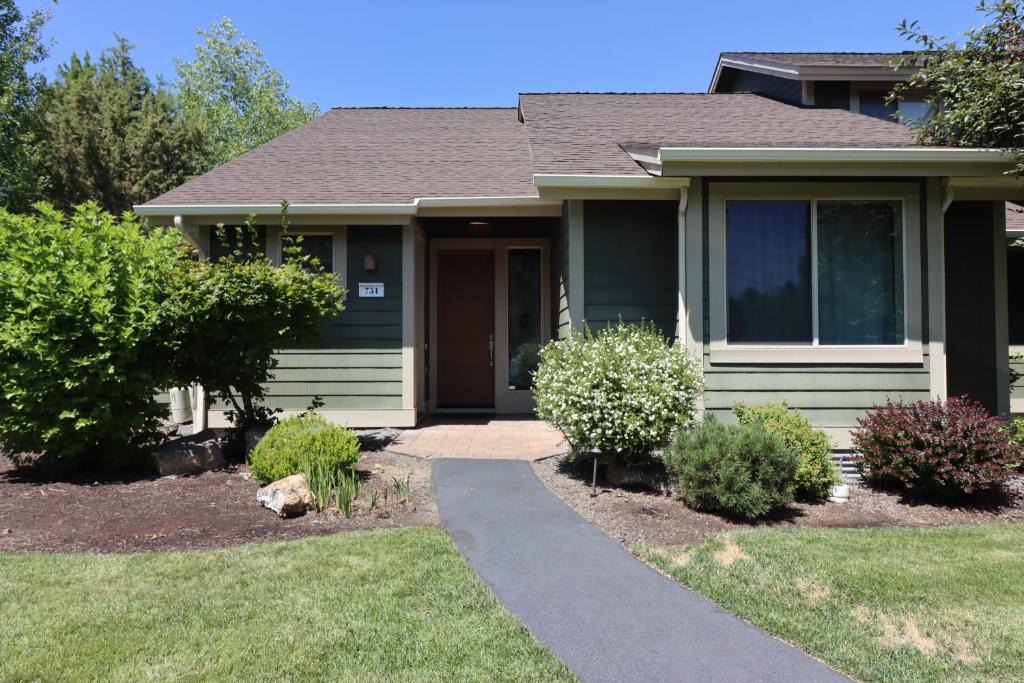 Redmond House | Sunstone Townhome 2/2 at Eagle Crest