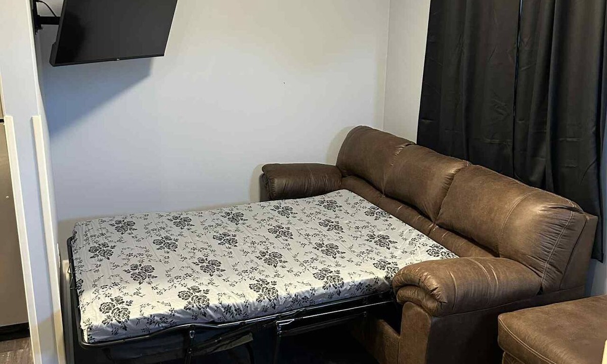 Renick Apartment | The Rustic Railroad Studio 5 Min to HWY 63 Kitchen + Washer/Dryer