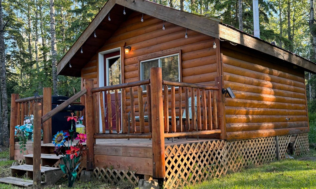 Division No. 11 House | The Sheep Camp cabin- Bear Creek Cabins