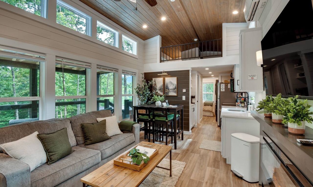 Franklin Cabin | Tiny Home - Fire Pit, Grill, Deck & View!