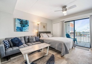CHIC STUDIO STEPS FROM THE BEACH in Orange Beach