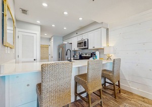 Elegant dwelling on the beach with beautiful view, pool & pickleball in Seacrest