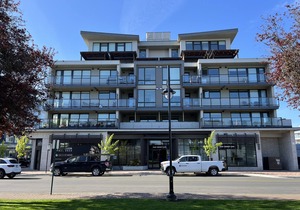 King's Balcony, Downtown Sidney, New spacious 2 bedroom condo, 90 day minimum. in Sidney